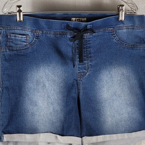 L.E.I. Medium Wash Faux Denim Cotton Poly Elastane Stretch Shorts Jr Plus Sz 1X - Picture 2 of 16